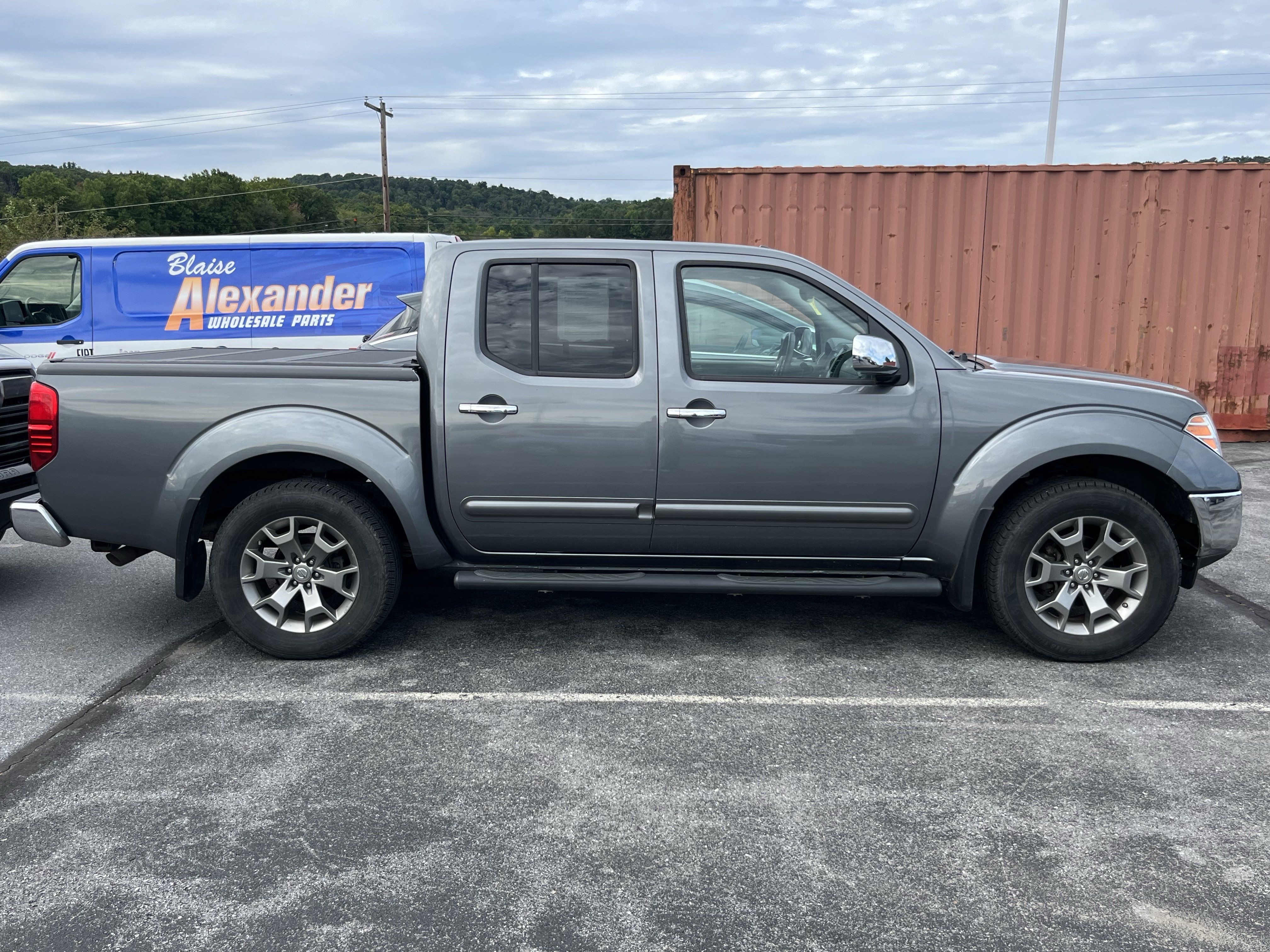 Used 2019 Nissan Frontier SL AWD/4WD image 2