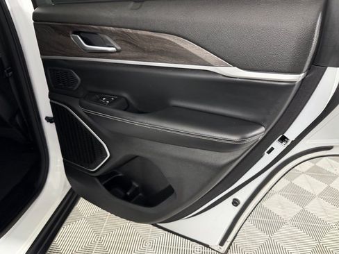 Used 2022 Jeep Grand Cherokee Limited 4xe w/ Luxury Tech Group II image 28