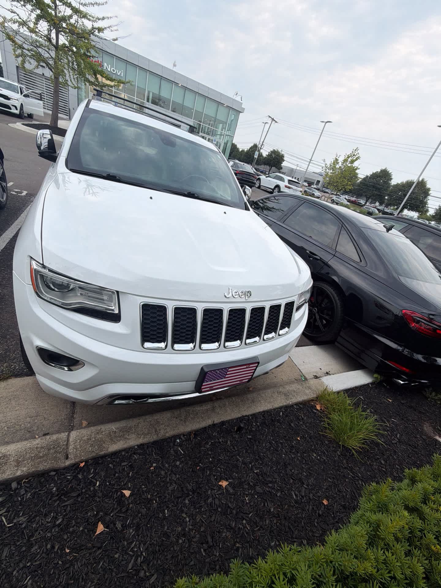 Used 2016 Jeep Grand Cherokee Overland AWD/4WD image 5