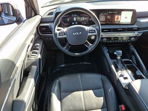 Used 2024 Kia Telluride EX w/ EX Captain's Chair Package image 15
