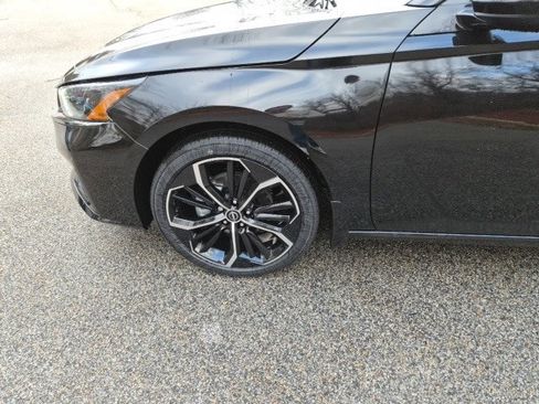 New 2025 Nissan Altima 2.5 SR image 6