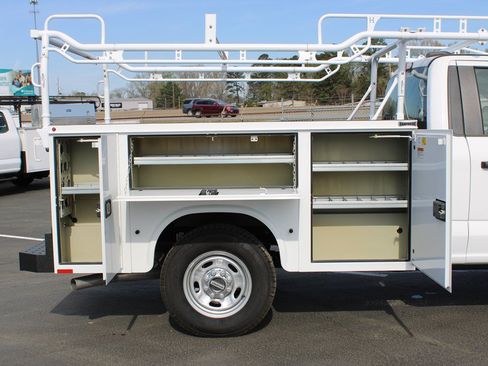 Used 2025 Ford F250 XL w/ XL Chrome Package RWD image 12