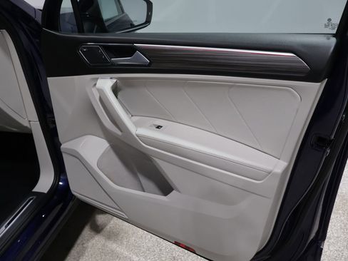 Used 2022 Volkswagen Tiguan SEL R-Line image 27