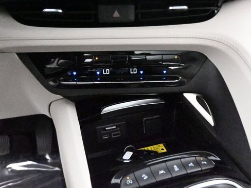 Used 2023 Buick Envision Avenir AWD/4WD image 14
