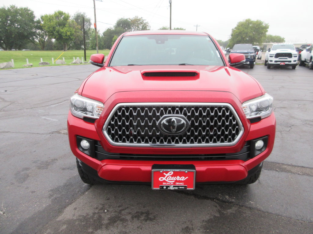 Used 2018 Toyota Tacoma TRD Sport AWD/4WD image 14