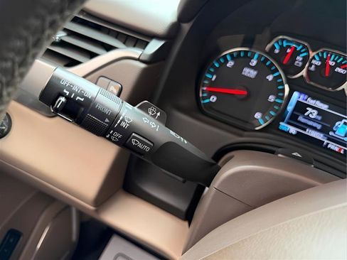 Used 2018 Chevrolet Suburban LT RWD image 63