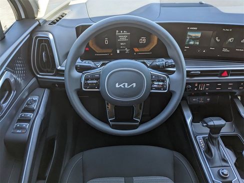 Certified 2025 Kia Sorento LX image 15