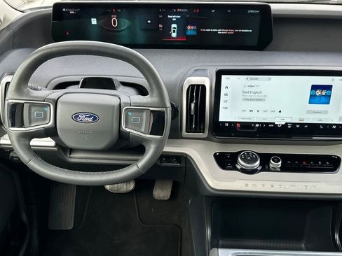 Certified 2025 Ford Expedition Active image 14