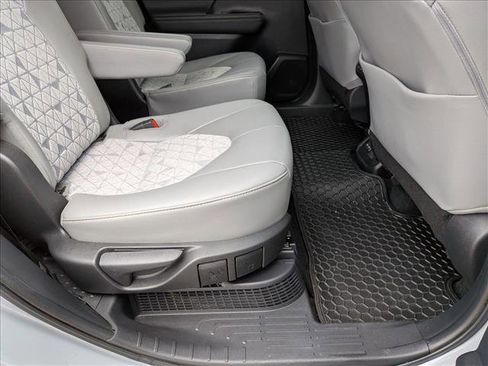 Used 2022 Toyota Highlander Bronze Edition image 20