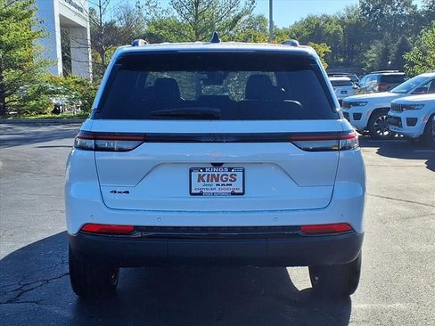 New 2025 Jeep Grand Cherokee Altitude image 5
