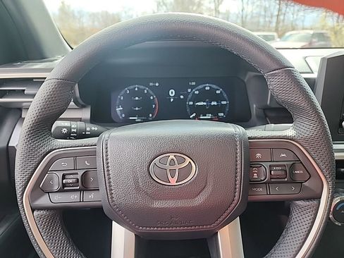 Used 2025 Toyota Tacoma TRD Off-Road image 20