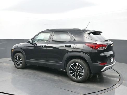 Used 2025 Chevrolet TrailBlazer LT image 3