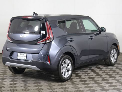 Used 2023 Kia Soul LX w/ LX Technology Package FWD image 9