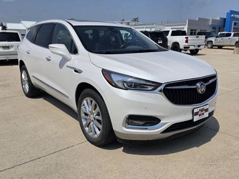 Certified 2020 Buick Enclave Premium w/ Sun and Sites Package AWD/4WD image 3