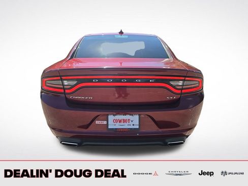 Used 2017 Dodge Charger SXT RWD image 4