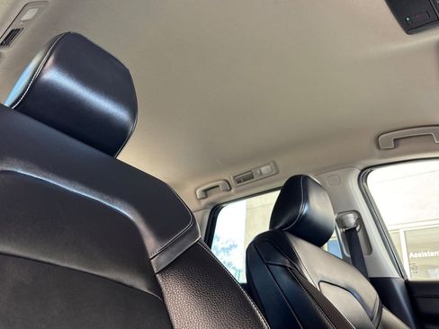 Used 2024 Nissan Pathfinder SL FWD image 18