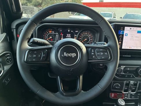 Used 2026 Jeep Wrangler Unlimited Rubicon AWD/4WD image 15