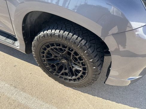 Used 2022 Lexus GX 460 Luxury w/ Off Road Package image 11