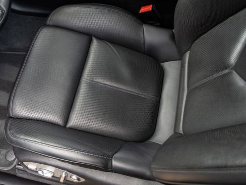 Certified 2023 Porsche Macan Turbo AWD/4WD image 25