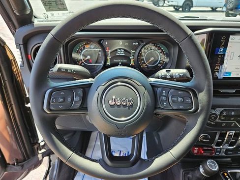 New 2025 Jeep Wrangler Unlimited Rubicon w/ Convenience Group image 12