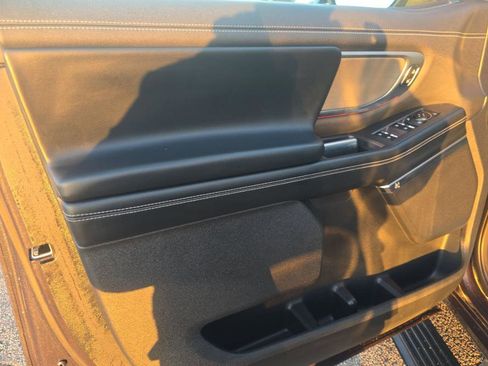 Used 2025 Ford Expedition Max Platinum w/ Driver's Package image 12