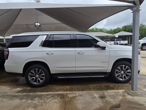 Used 2022 Chevrolet Tahoe LT w/ Luxury Package AWD/4WD image 9