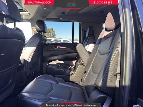Used 2017 Cadillac Escalade ESV Luxury image 31