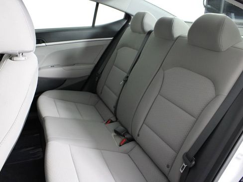 Used 2019 Hyundai Elantra SE FWD image 19