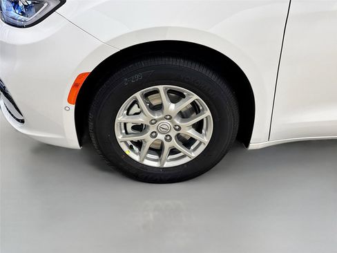 New 2026 Chrysler Pacifica Select image 29