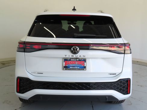 New 2026 Volkswagen Tiguan SEL R-Line image 5