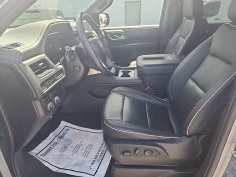 Used 2023 Chevrolet Suburban Premier image 17