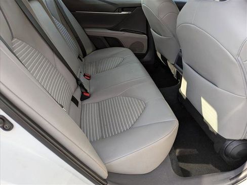 Used 2023 Toyota Camry SE image 18