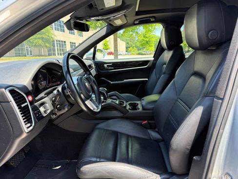 Used 2020 Porsche Cayenne AWD/4WD image 34