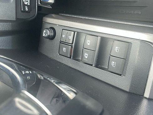 Used 2019 Toyota Tacoma Limited AWD/4WD image 17