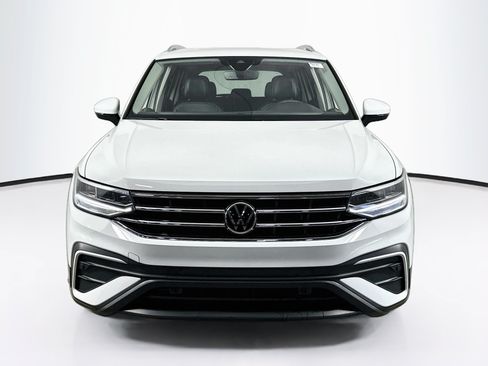 Used 2024 Volkswagen Tiguan SE AWD/4WD image 2