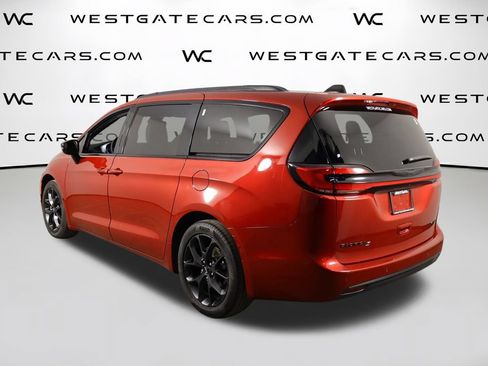 Used 2025 Chrysler Pacifica Limited FWD image 36