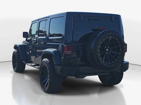 Used 2017 Jeep Wrangler Unlimited Sahara w/ Connectivity Group AWD/4WD image 8