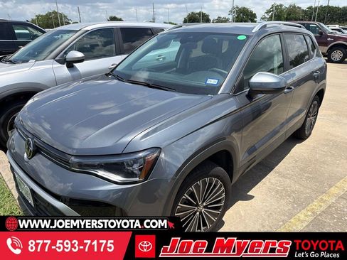 Used 2026 Volkswagen Taos SE FWD image 1
