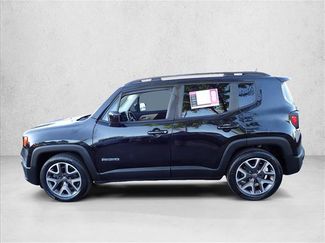 Used 2015 Jeep Renegade Latitude w/ Cold Weather Group FWD video 2