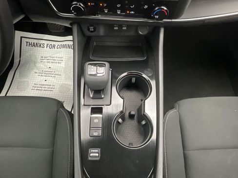 Used 2024 Nissan Rogue S FWD image 17