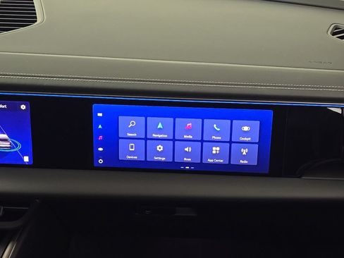 Certified 2025 Porsche Macan Turbo Electric AWD/4WD image 25