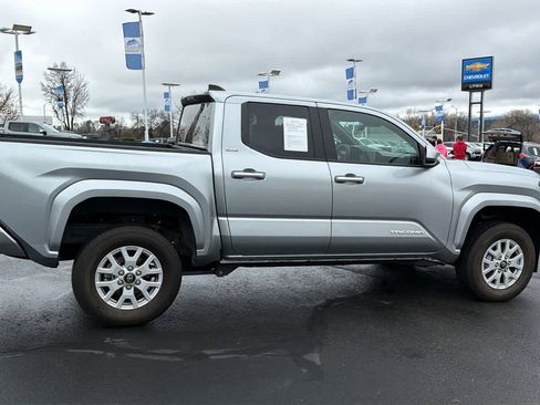 Used 2024 Toyota Tacoma SR5 image 4