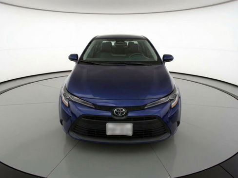 Used 2025 Toyota Corolla LE image 2