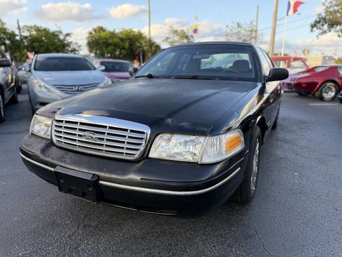 Used 2005 Ford Crown Victoria Police Interceptor image 3