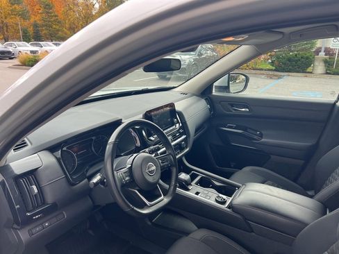 Used 2022 Nissan Pathfinder SV image 48