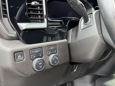 Used 2024 Chevrolet Silverado 1500 LT image 12