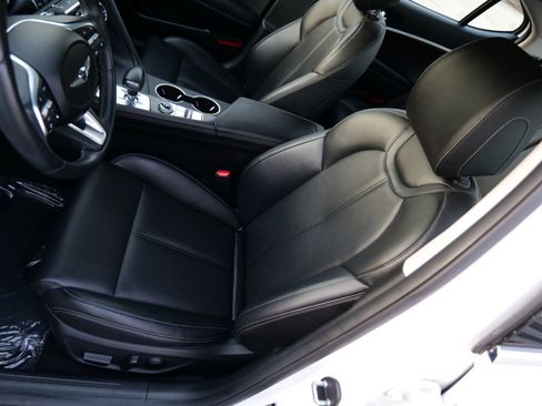 Used 2023 Genesis G70 2.0T image 15