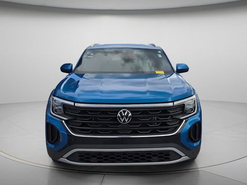 Used 2024 Volkswagen Atlas Cross Sport SE FWD image 3