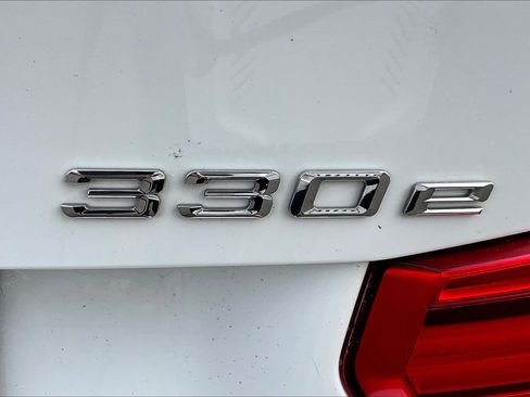 Used 2018 BMW 330e image 29