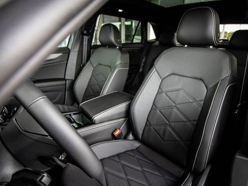 New 2026 Volkswagen Atlas Cross Sport SE FWD image 28